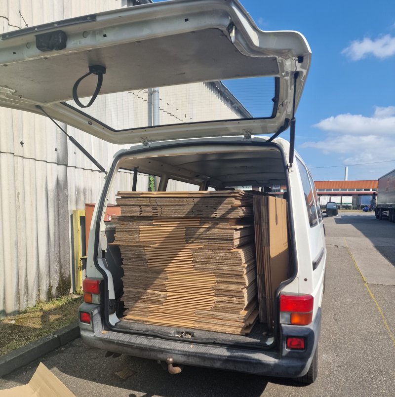 Es wurden über 300 Umzugskartons gespendet